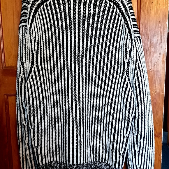Knitted stripped sweater - Picture 2 of 3